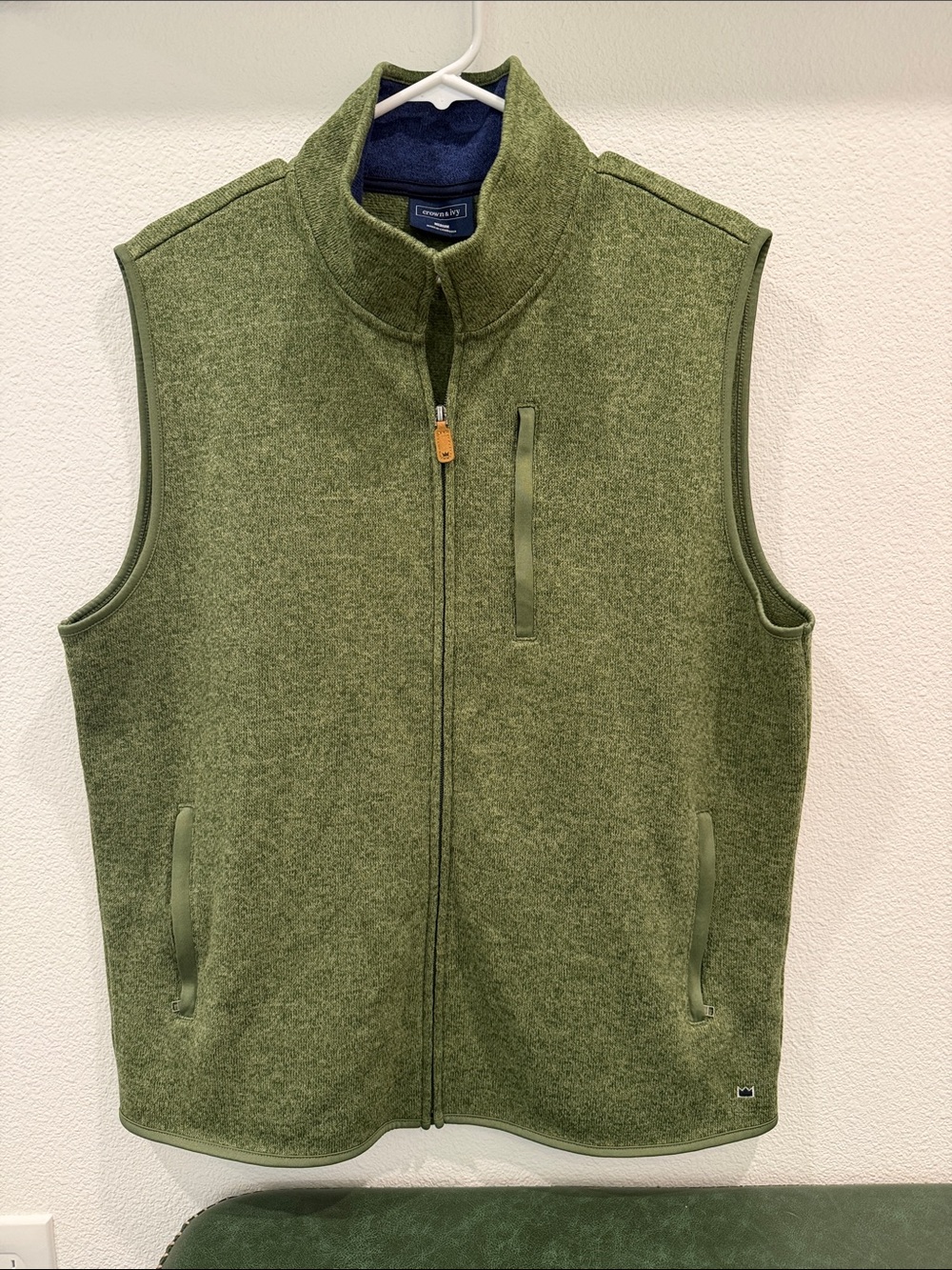 crown & ivy Olive Green Men's Zip-Up Fleece Vest